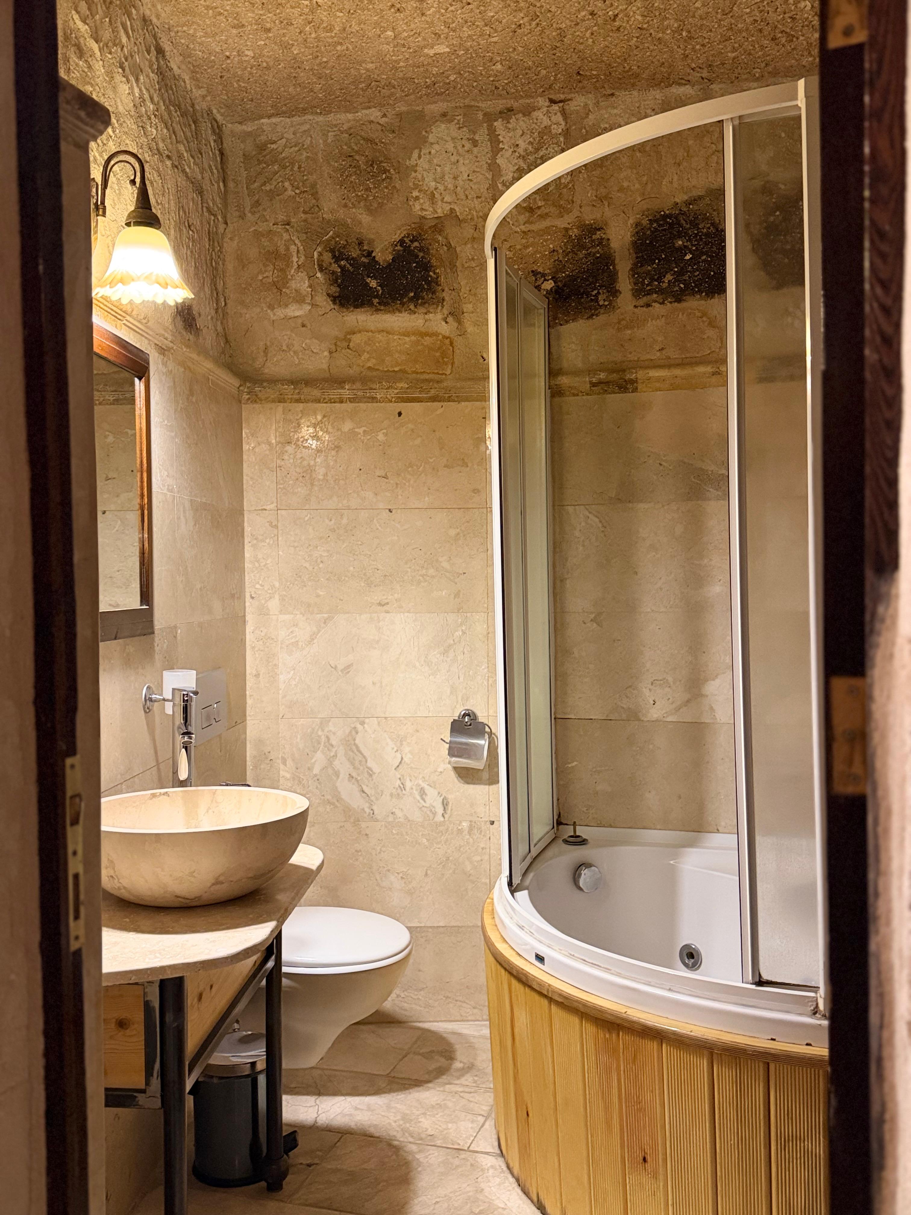 Century Cave Hotel · deluxe-double · 4