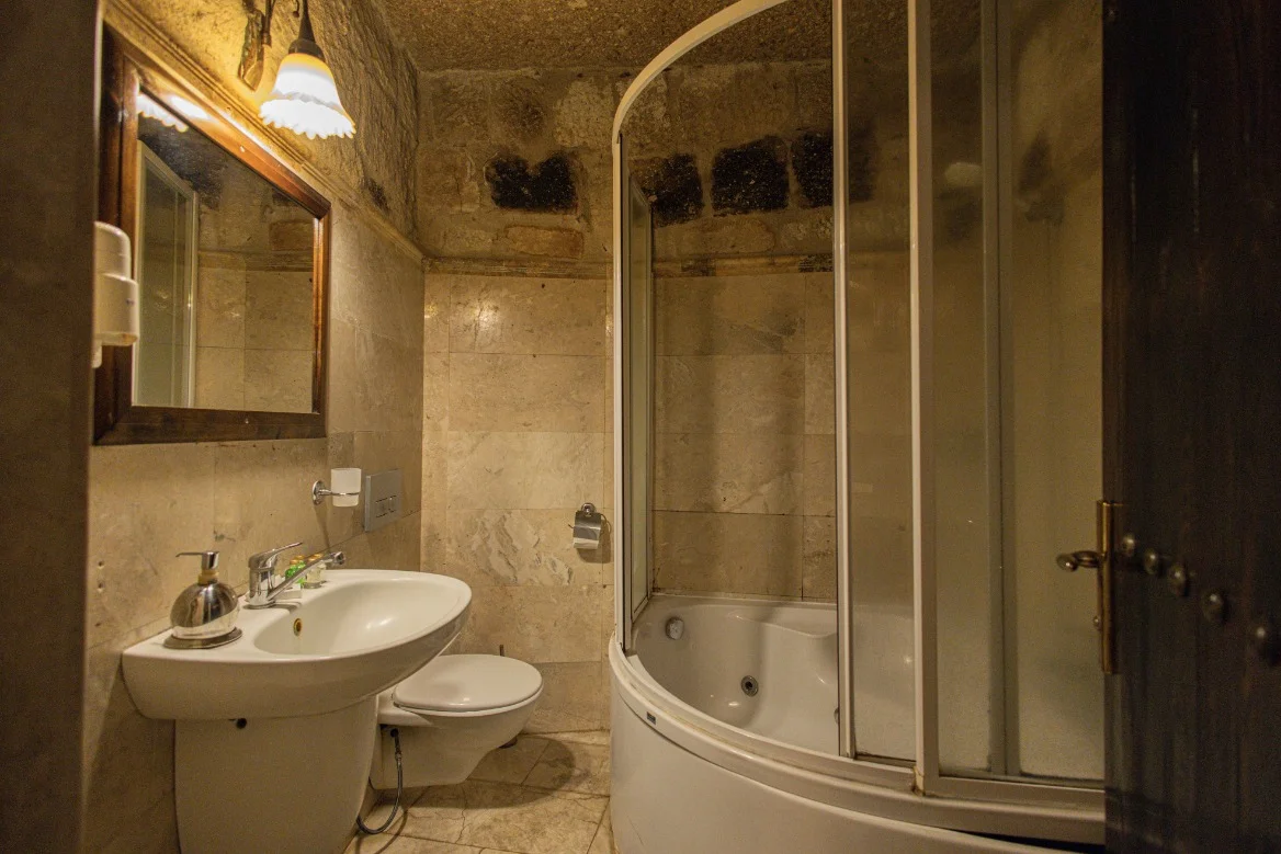 Century Cave Hotel · deluxe-double · 4